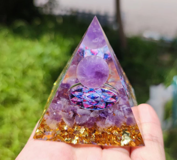 Crystal Chip Resin Pyramid - 6style / 1PC